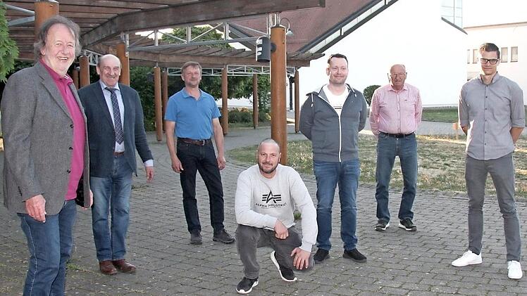 Die verabschiedeten Gemeinderäte mit Bürgermeister Bernhard Seeberger (2. von links), Werner Schrumpf (SPD), Herbert K. Müller (FW), Ulrich Bauenschmidt (CSU), Thomas Kühn, Herbert J. Müller und Stefan Leipold (alle FW) Foto: Richard Sänger