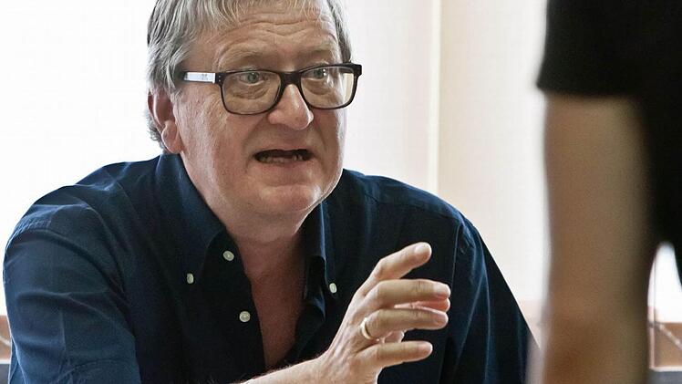 Klare Anweisungen: Attila Lang, Chefproducer der Wiener Festwochen, führt erstmals Regie bei der "Coburger Sommeroperette". Seine "Kiss Me, Kate"-Inszenierung feiert am 11. August Premiere. Fotos: Jochen Berger