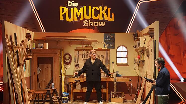 Die Schreinerei Eder darf in der "Pumuckl Show" nat&uuml;rlich nicht fehlen. Moderiert von Tobi Krell wird sie zur Spielfl&auml;che von Promis wie Ilka Bessin