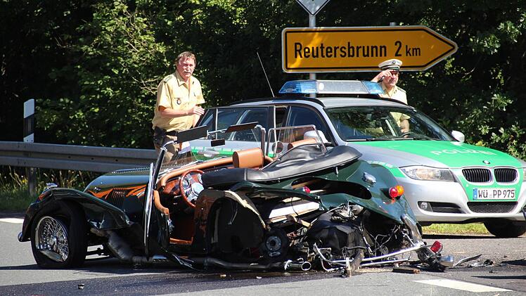 Die Ordnungshüter will in der Region niemand missen. Die Verkehrssicherheit ist eine ihrer großen Aufgaben. 2010 mal hat es laut Statistik der Inspektionen Ebern und Haßfurt im vergangenen Jahr gekracht. Unser Archivbild entstand bei einem Unfall nahe Unterpreppach. Foto: Eckehard Kiesewetter
