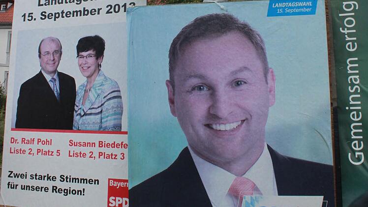 Wer an den Kreuzung an der Spitalbrücke steht, kann die Plakate nicht ignorieren. Sie sind für die Landtagskandidaten wichtige Werbung im Wahlkampf, aber nicht das teuerste Kostenpunkt.  Foto: Vanessa Schneider