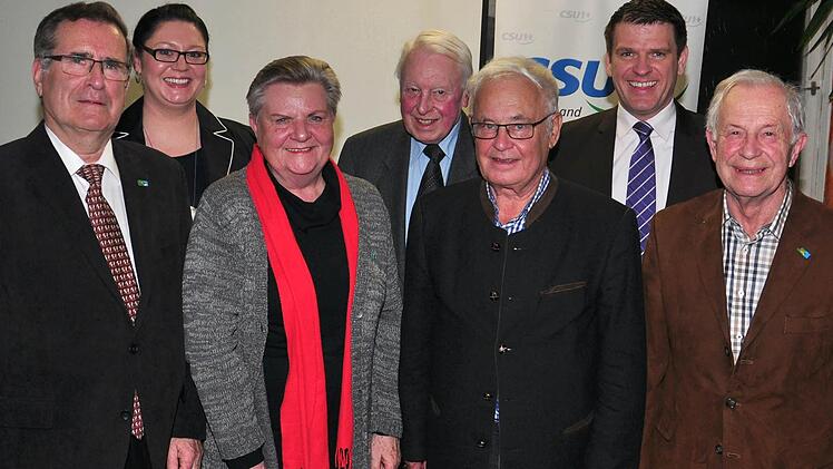 In der Jahresversammlung des CSU-Ortsverbandes Haßfurt wurden langjährige Mitglieder geehrt. Unser Bild zeigt (von links) Hubertus Widera, die neue Vorsitzende Sandra Grimm, Eva-Maria Schwach, Dieter Bauernschmitt, Rudolf Handwerker, den CSU-Kreisvorsitzenden und MdL Steffen Vogel sowie Horst Voll.