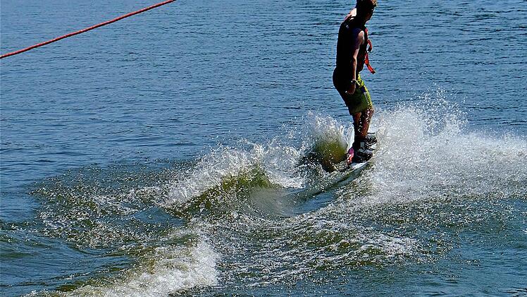 Wellenschlag. Foto: Gerd Schaar