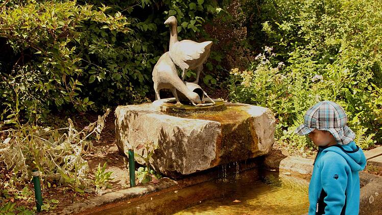 Interessantes Detail am Dorfplatz ist auch der Gänsebrunnen von Pettstadt. Foto: Geiling