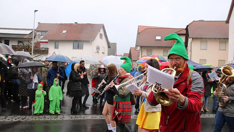 Die Blaskapelle führte auch heuer den Faschingszug an. Foto: Ralf Ruppert