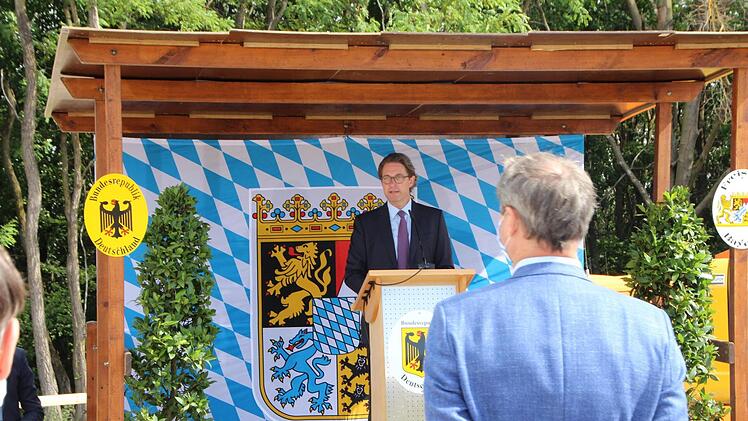 Ministerpräsident Markus Söder (Vordergrund) bei der Rede von Verkehrsminister Andreas Scheuer.