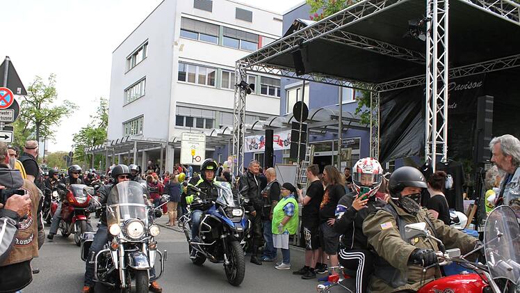 Erlangen: Toy Run Day 2022 war "absolut genial" - knapp 1000 Biker wollen kranken Kindern helfen