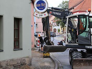 Vor mehr als zwei Jahren ist ein Glasfaserkabel von der Stadtmitte zur Grund- und Mittelschule verlegt worden. In diesem Zusammenhang wurde ein Gehweg neu gepflastert. Nun soll die komplette Kernstadt mit Glasfaser versorgt werden. Foto: Thomas Malz
