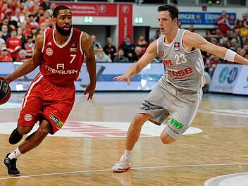 Nach bisher drei Halbfinal-Spielen der Brose Baskets gegen Bayern M&uuml;nchen steht es 2:1 f&uuml;r die Bamberger. Damit haben die Franken in M&uuml;nchen den ersten Matchball. Foto: David Ebener, dpa