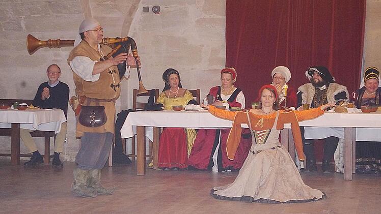 Varisha bezauberte zu Dudelsackmusik von Joseph Stengel mit hinreißenden Tänzen. Foto: Heike Schülein