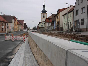 Die Gestaltung des Geländers auf der Stützmauer im umgebauten Wachenrother Ortskern war Thema im Gemeinderat.     Foto: Jann Weckel