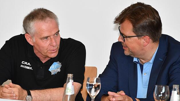Heitec-Manager Rolf Werner (links) im Gespr&auml;ch mit  Bambergs Zweitem B&uuml;rgermeister Christian Lange. Ronald Rinklef