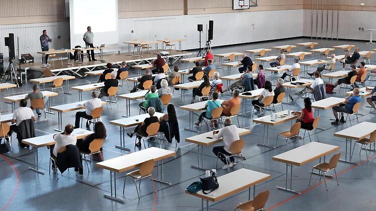 Die Informationsveranstaltung fand in der Aischgrundhalle statt.