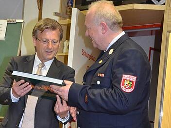 Sie übernehmen das Steuer der FF Stockheim. 1. Kommandant Andre Friedrich und neuer weiterer 2. Kommandant Christian Rebhan. Foto: Karl-Heinz Hofmann