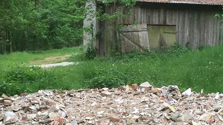 Der illegale abgelagerte Schutt in der Gemarkung Breitenbach bei Ebermannstadt. Foto: BN