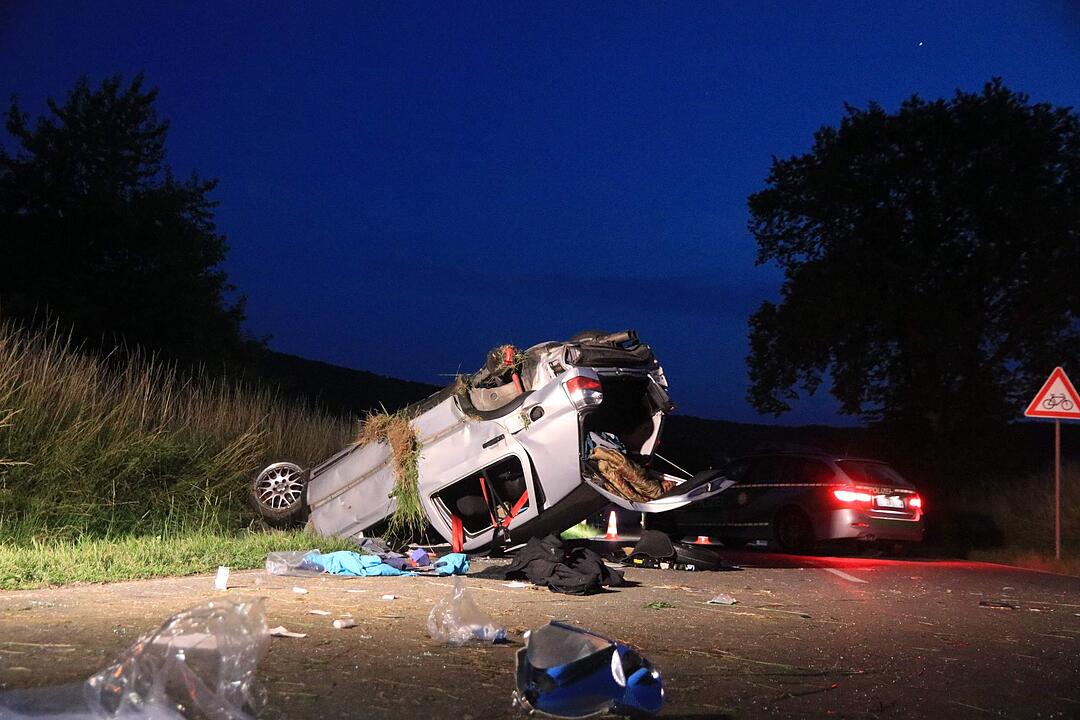 Schwerer Unfall im Landkreis Kulmbach - Fahrzeug überschlagen