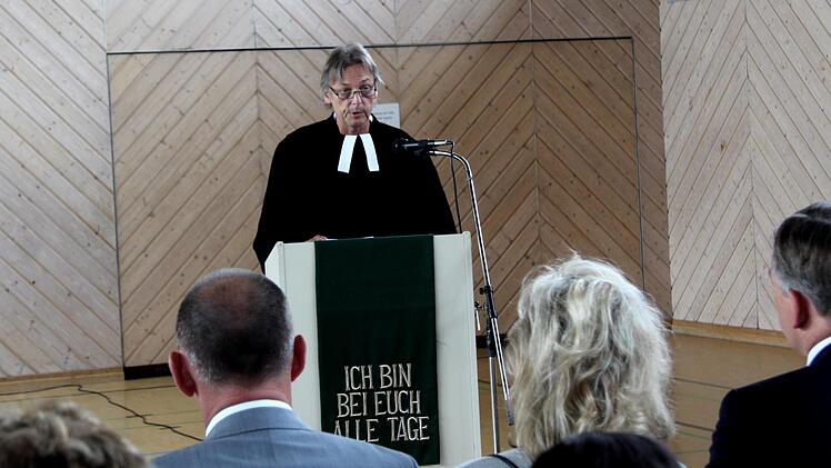 Der Herzogenauracher Pfarrer und stellvertretende Dekan Oliver Schürrle hielt die Festpredigt.  Foto: Richard Sänger