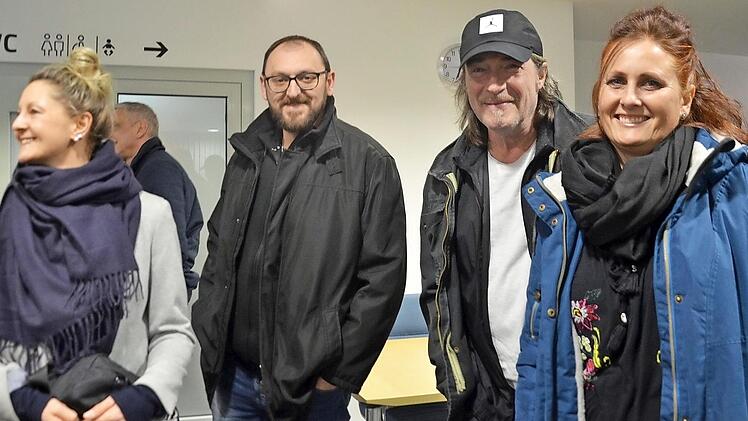 Warten aufs Ergebnis: Die CSU-Stadtratskandidaten Anja Herbig, Radu Mudura und Nicole Danhoff, mit Ehemann Wolfgang Foto: Bernhard Panzer