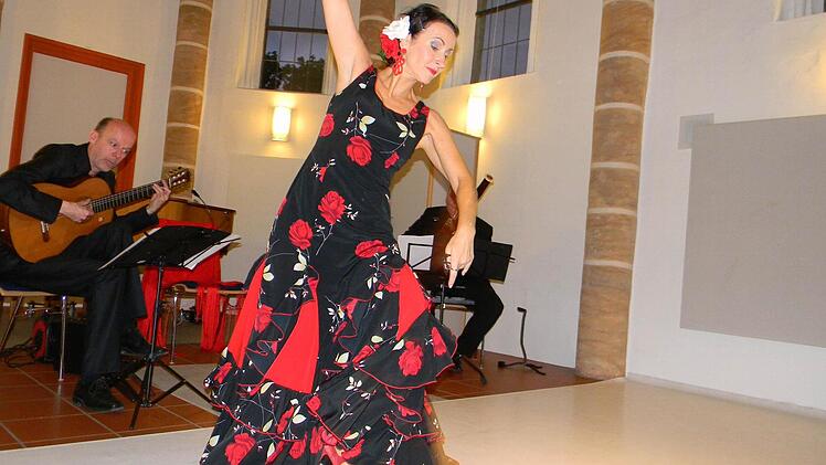 Flamenco-Tänzerin Andrea Grüner und Gitarrist Klaus Jäckle in St. Gereon Fotos: Lengenfelder