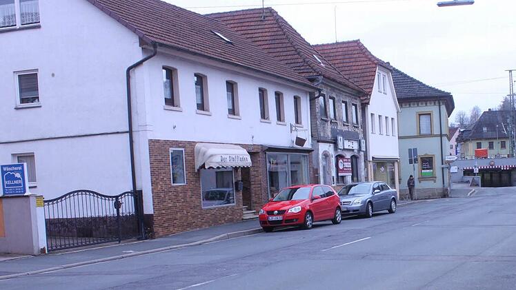 Auch während der Umgestaltungsphase in der Coburger Straße soll Parkraum erhalten bleiben. Dafür machen sich die Geschäftsleute dort stark. Foto: R. Popp
