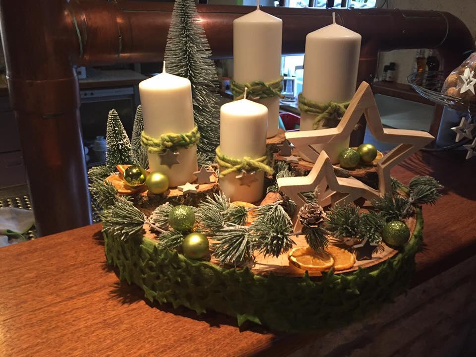 Lesergalerie: Adventskränze