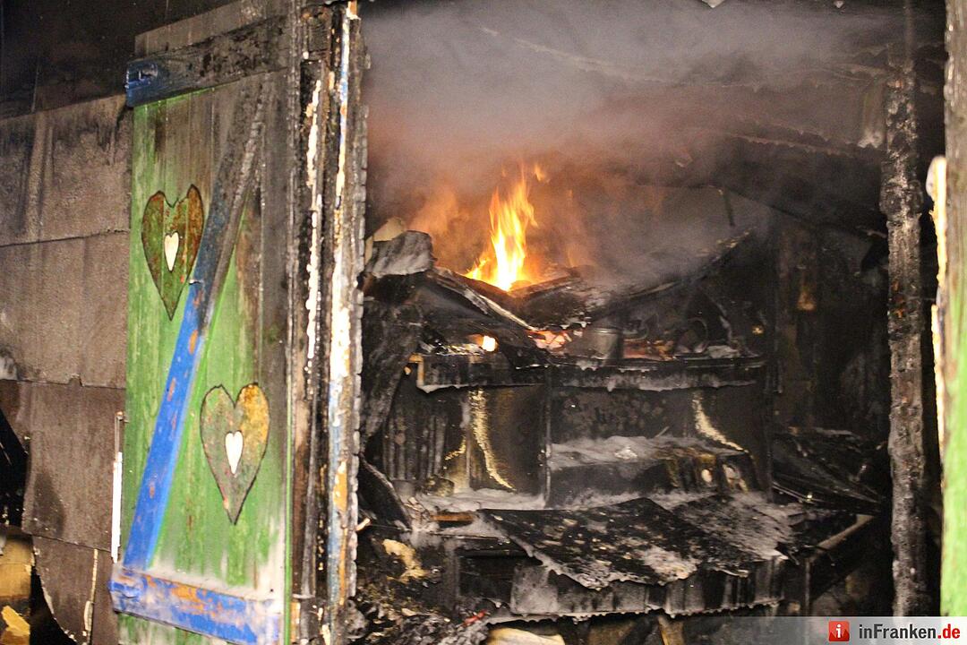 Zwei Gartenhäuser brennen in Bayreuth nieder
