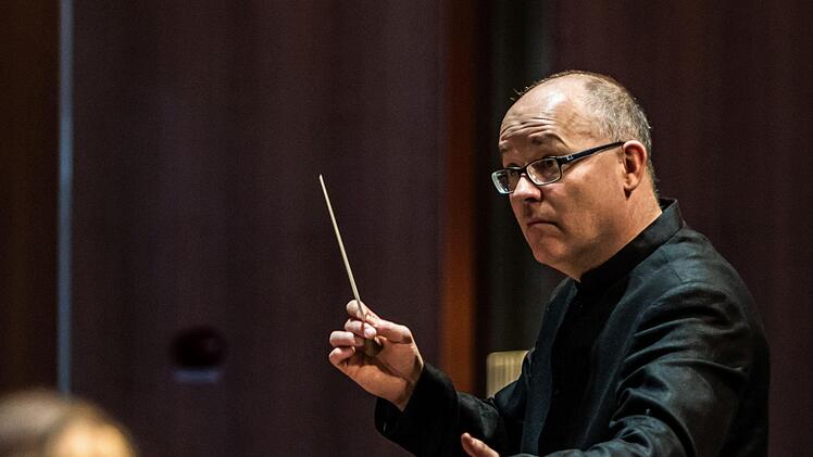 Das Jugendsymphonieorchester Oberfranken unter Leitung von Till Fabian Weser beeindruckte das Publikum im Coburger Kongresshaus mit begeisterndem Musizieren.Foto: Jochen Berger