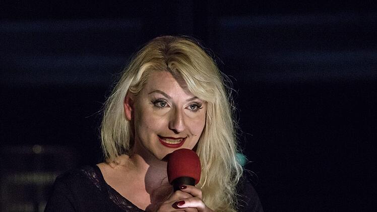 "Die Welt ist aus den Fugen" lautete das Motto eines Shakespeare-Abends, den die Experimentierwerkstatt "Making Culture" in Coburg veranstaltete. Historische Erläuterungen steuerte Franziska Bartel bei.Foto: Jochen Berger