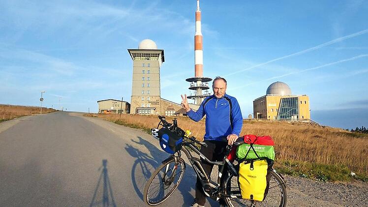Heinrich Pingel während seiner Tour bei Sonnenaufgang auf dem Brocken im Harz Repros: Rainer Lutz