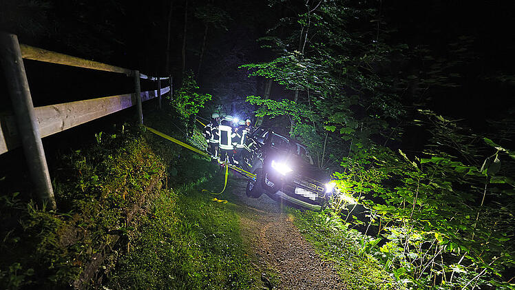 Auto rutscht von Wanderweg ab bei Bad Reichenhall ab