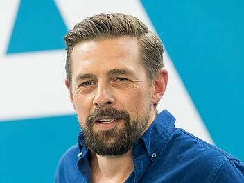 Klaas Heufer-Umlauf Moderator Klaas Heufer-Umlauf hat in seinem Podcast "Baywatch Berlin" gemeinsam mit Thomas Schmitt und Jakob Lundt über den ZDF-Quotenhit "Das Traumschiff" gesprochen.