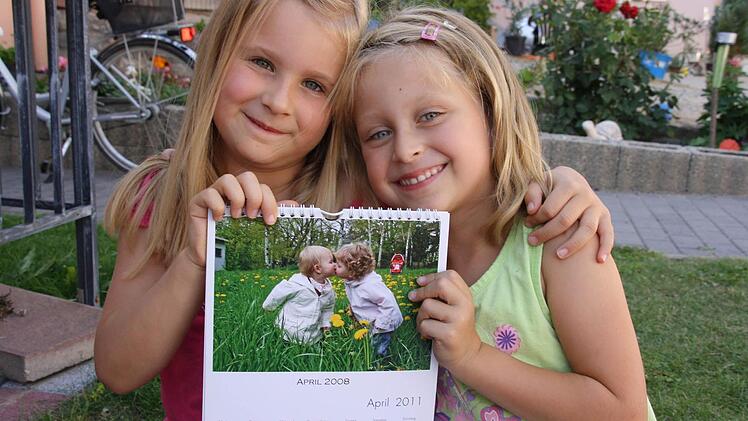 Schon als sie noch keine zwei Jahre alt waren, hatten  Leni und Sophie einander schon ganz toll lieb.