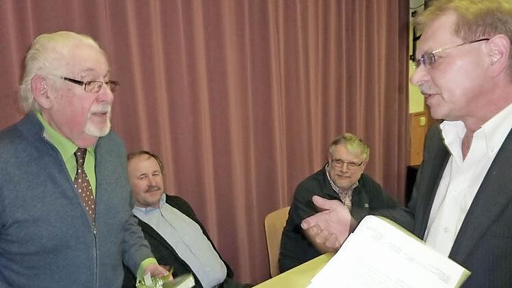 Der weitere Stellvertreter des Landrats, Kronachs Bürgermeister Wolfgang Beiergrößlein, würdigte die Verdienste von Peter Cembrowicz auf Kreisebene.