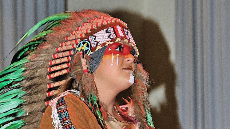 Den Tanz "der Schuh des Manitu" hatte die Showtanzgruppe des Heimatsvereins Steinach einstudiert. Sie bekam dafür in der Lauertalhalle viel Beifall. Foto: Dieter Britz