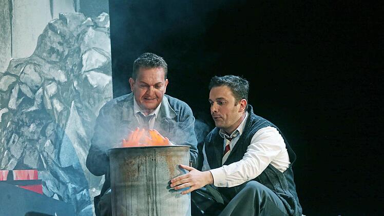 Szene aus der Neuinszenierung von "La Bohème" am Landestheater CoburgFoto: Henning Rosenbusch