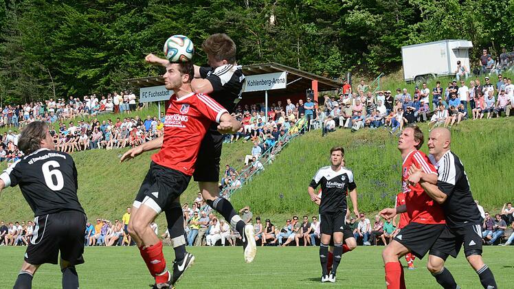 Auf viele Zuschauer hofft man auf dem Fuchsstädter Kohlenberg - unser Bild zeigt Marcel Plehn im Relegations-Spiel gegen den SV Euerbach/Kützberg) - und im Bad Kissinger Sportpark. Die Fans haben die Qual der Wahl. Foto: ssp