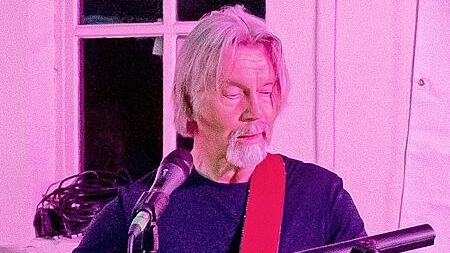 Peter Ostrowsky S&auml;nger/Gitarrist