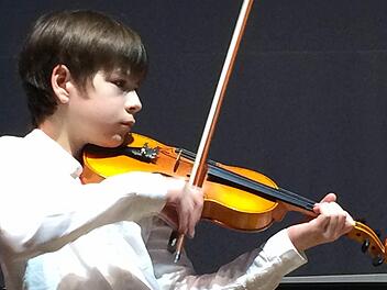 Erst acht Jahre alt ist die begabte Nachwuchsgeigerin Elisabeth Schindele. Foto: Sonja Adam