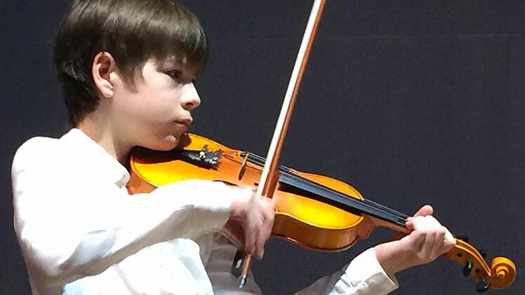 Erst acht Jahre alt ist die begabte Nachwuchsgeigerin Elisabeth Schindele. Foto: Sonja Adam