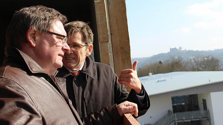 Staatssekretär Gerhard Eck (links) und Jürgen König vom Bauamt in Bamberg.