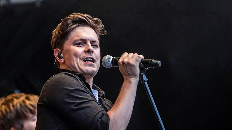 Michael Patrick Kelly zog seine Zuhörer beim Gastspiel im Rahmen des "Tambacher Sommers". Foto: Jochen Berger