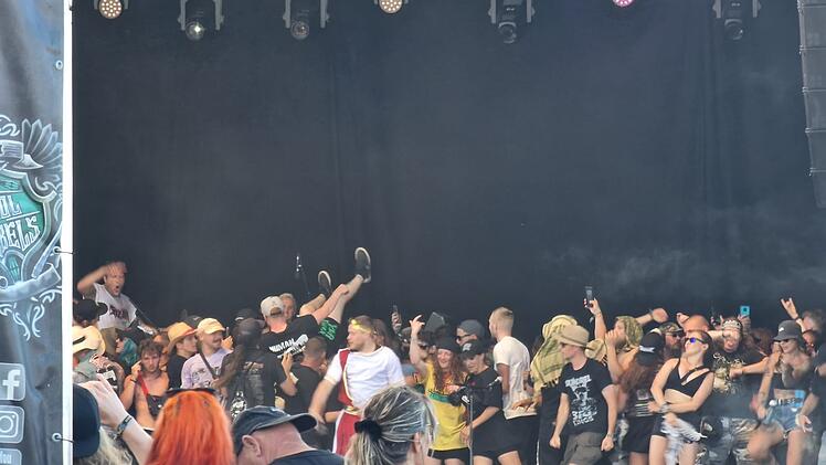 Summer Breeze 2023: Hitze macht Fans zu schaffen