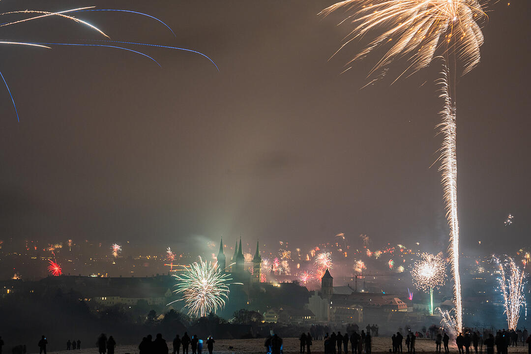 Silvester 2025: Bamberg schießt sich ins neue Jahr 2025 - Feuerwerk über der Domstadt Silvester 2025: Bamberg schießt sich ins neue Jahr 2025 - Feuerwerk über der Domstadt