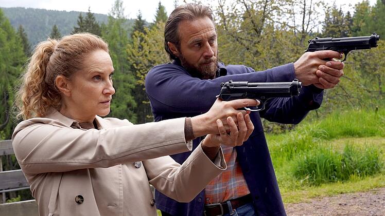 Ein Fall f&uuml;r zwei: Sonja (Chiara Schoras) und Jonas (Gabriel Raab) sind ein eingespieltes Team.