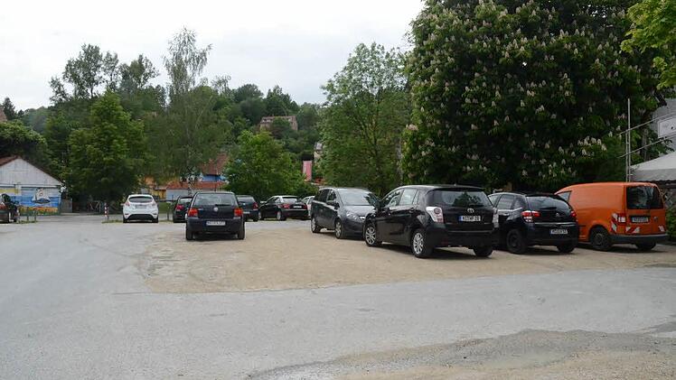 Demnächst wird sich der Stadtrat mit der Ausführung und Bodenausstattung der Parkplätze Krahenberg und Europabrücke befassen und sich mit Alternativen für den jetzigen Belag befassen. Foto: eh