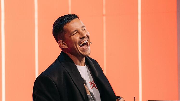 Niko Santos verpasste seine letzte Chance, auch mal Moderator bei "Wer stiehlt mir die Show?" zu werden. Er punktete wieder souver&auml;n bei Musik-Challenges, &uuml;ber die zweite Gewinnstufe kam der sympathische Popstar diesmal aber nicht hinaus.