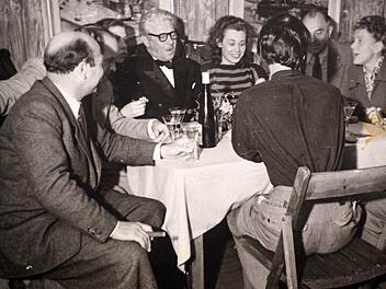 Erich Cleff der Jüngere (links) bei einer Feier des Clubs "Palette", der gerne auch von amerikanischen Offizieren besucht wurde. Mit im Bild Paul Hörbiger  Foto: pr