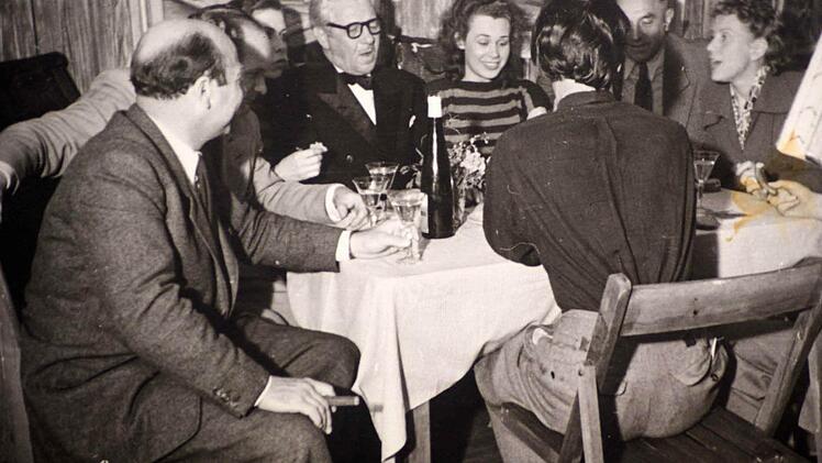 Erich Cleff der Jüngere (links) bei einer Feier des Clubs "Palette", der gerne auch von amerikanischen Offizieren besucht wurde. Mit im Bild Paul Hörbiger  Foto: pr