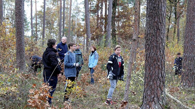 Realschüler bei der Waldarbeit Richard Sänger