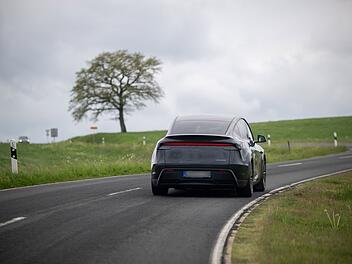 Pilotprojekt mit selbstfahrenden Teslas in der Eifel